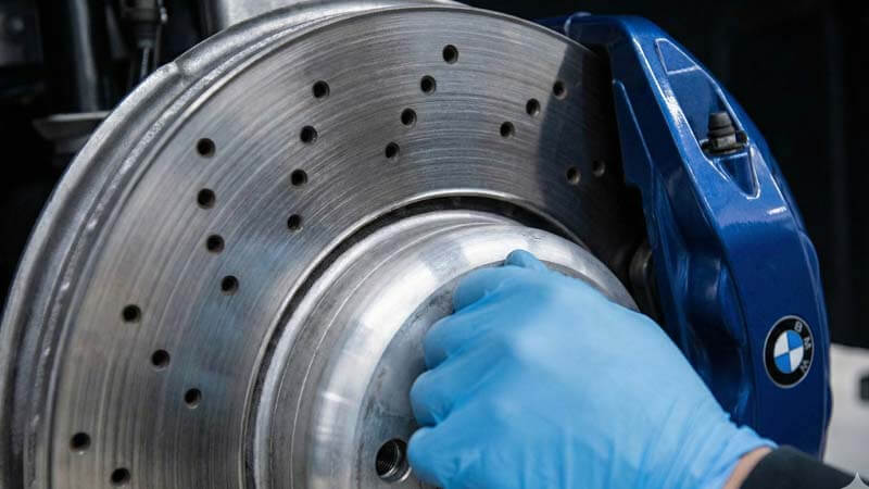 Диагностика тормозных дисков и суппортов BMW в автосервисе